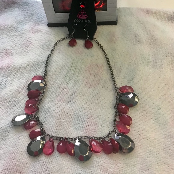 Paparazzi berry red necklace